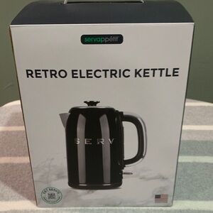 SERV Electric Kettle in Gloss Black with Chrome Accents
